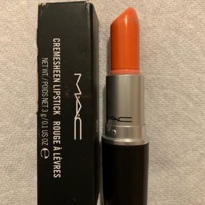 MAC lipstick in color ‘Tokyo Tizzy’